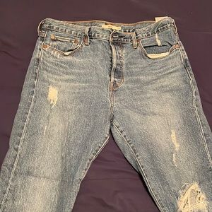 LEVIS WEDGIE FIT DISTRESSED JEANS